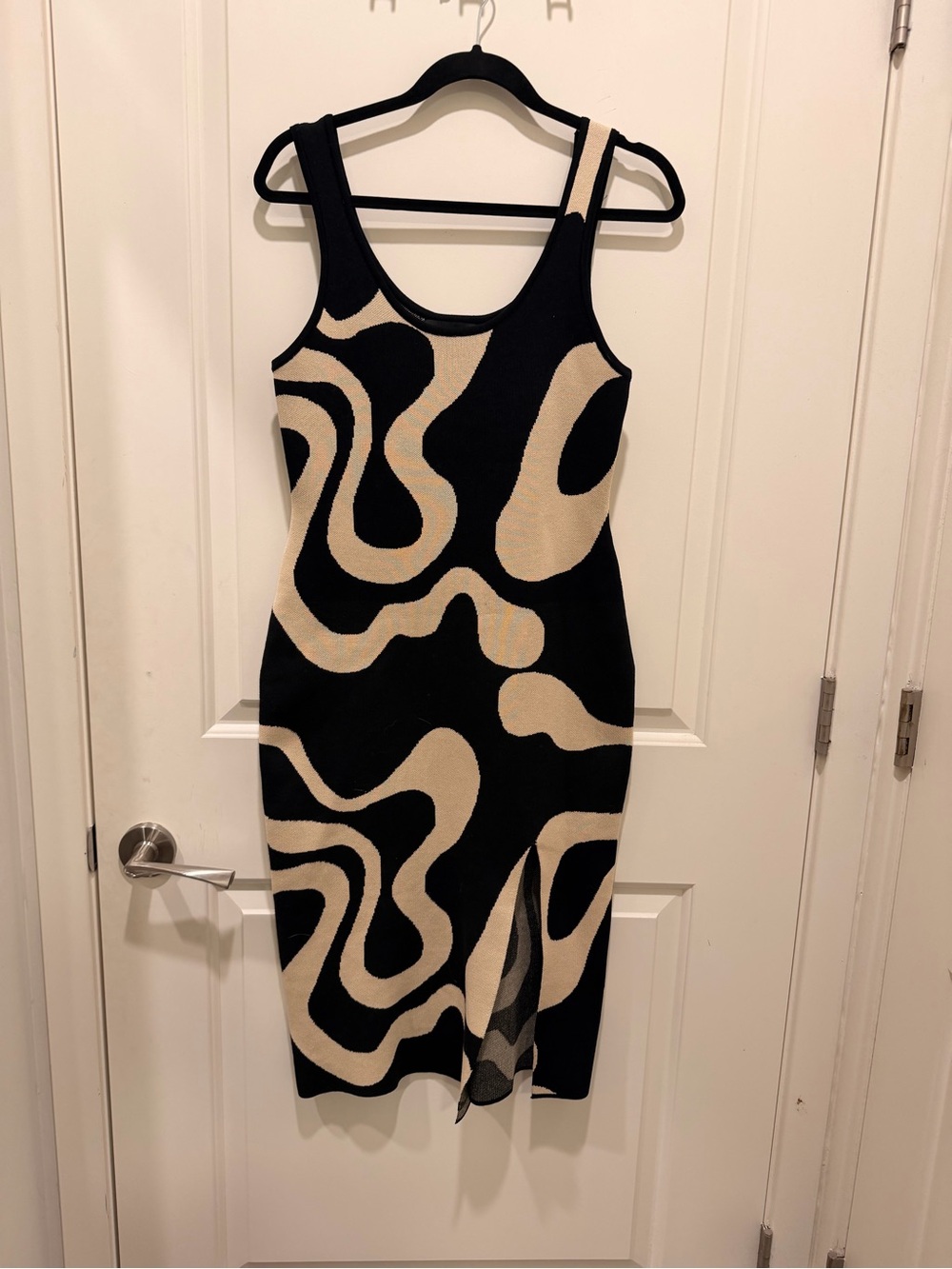 Cider Knit Midi Dress Size M Black Beige Swirl Abstract
Tank Slit